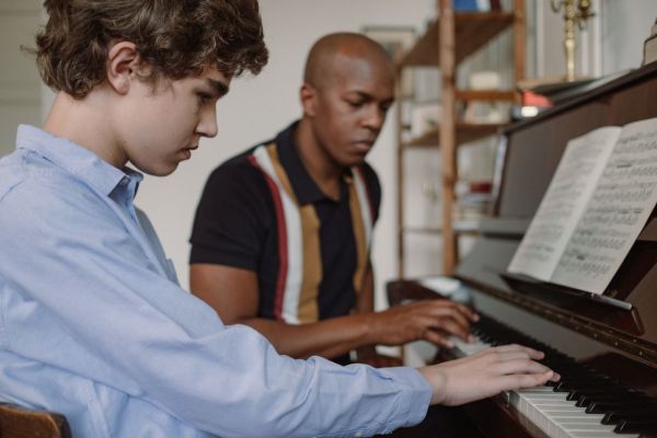 5 méthodes efficaces pour maîtriser le piano en autonomie